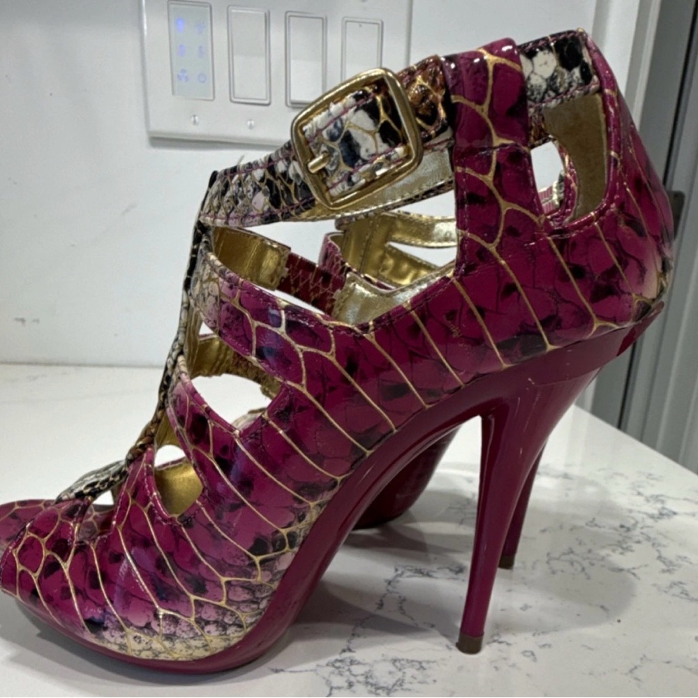 Pink Snake 4" Print Strappy Stiletto Heels Buckle Open Toe Women's Size 6